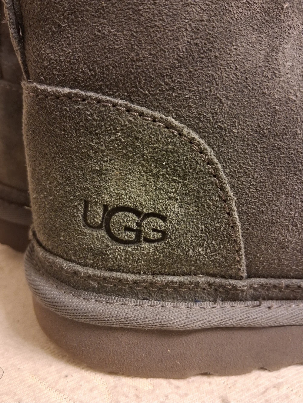 Mens UGG gray Suede Winter Boots with Sherpa Lining Sheepskin Size 6, Fit for 5